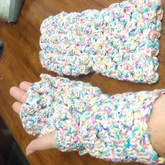 Hand Crafted Luxury Dragon Scale / Mermaid Fingerless Texting Gloves - Picture 3 of 5